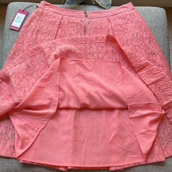🌺 Vince Camuto Pleated Midi A Line Skirt in shade Tropic Guava, Size: 8 - Picture 10 of 17